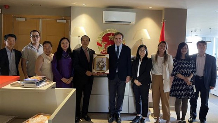 Vietnamese Ambassador to Spain join activities in Barcelona